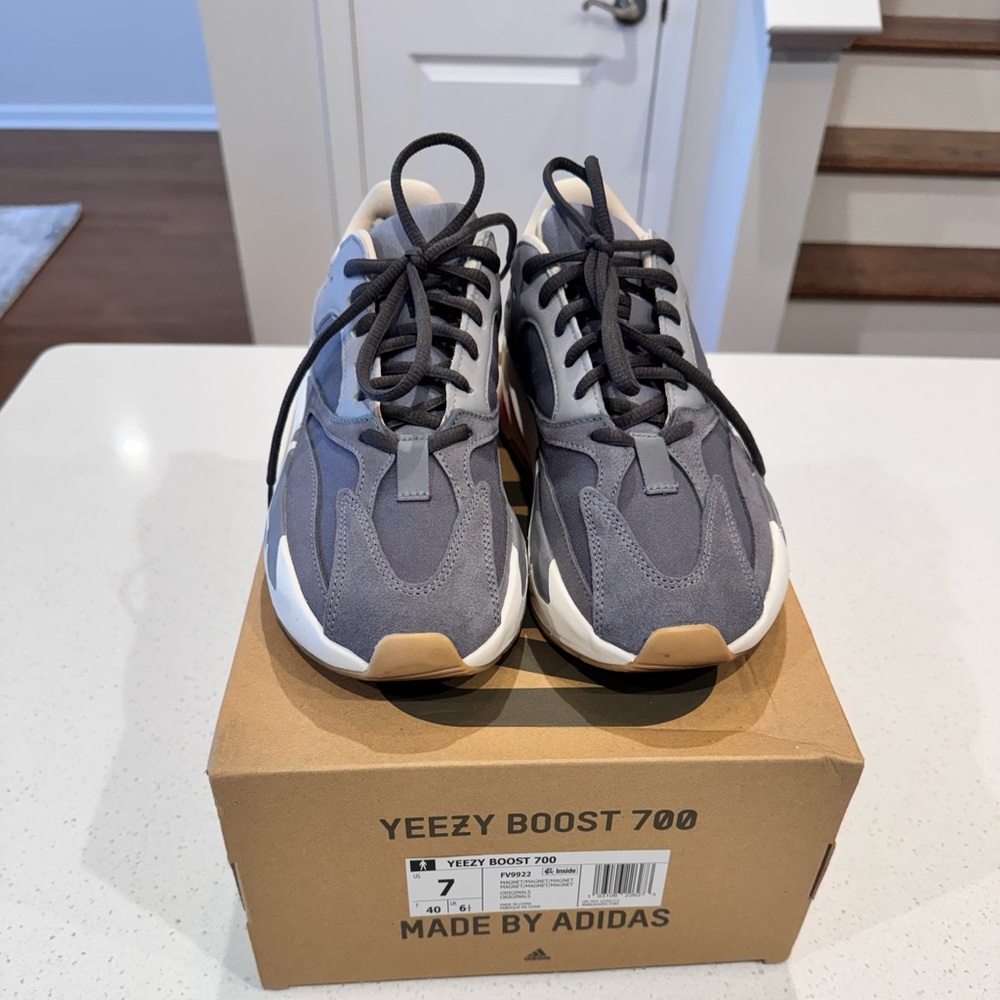 Adidas Yeezy Boost 700, men size 7 / women’s size 8 in excellent condition!
